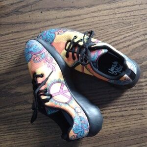 NWOT Authentic "Peace And Love" Yes We Vibe Sneakers